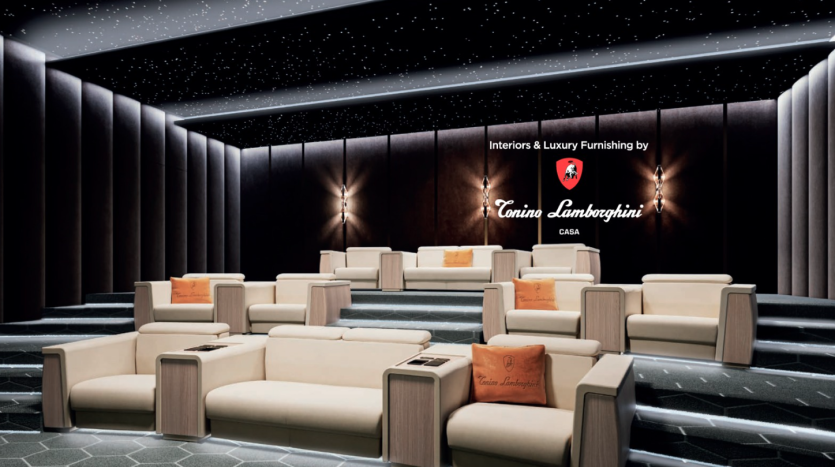 Salle de cinéma maison luxueuse dans un appartement de Dubaï conçu par Tonino Lamborghini Casa, comprenant plusieurs niveaux de sièges inclinables beiges, des murs sombres avec des appliques éclairées et un effet de plafond étoilé
