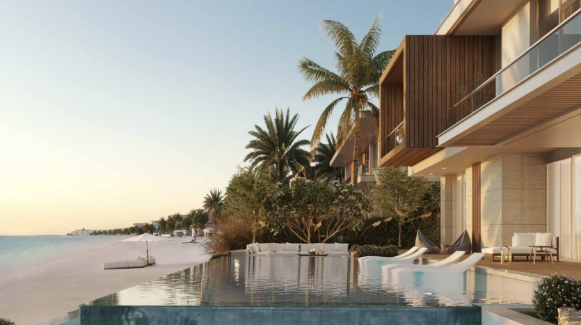 Une luxueuse villa en bord de mer à Dubaï avec une piscine extérieure transparente surplombant l'océan, entourée de palmiers luxuriants et d'un mobilier d'extérieur élégant, pendant un coucher de soleil tranquille.