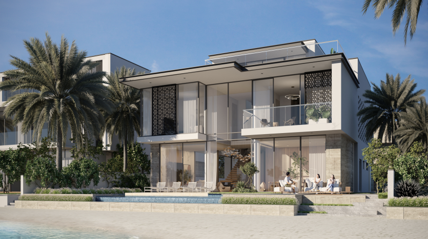 Une luxueuse villa de deux étages en bord de mer à Dubaï, avec de grandes fenêtres en verre, entourée de palmiers et d'une piscine, avec une famille visible sur la terrasse profitant d'une journée ensoleillée.