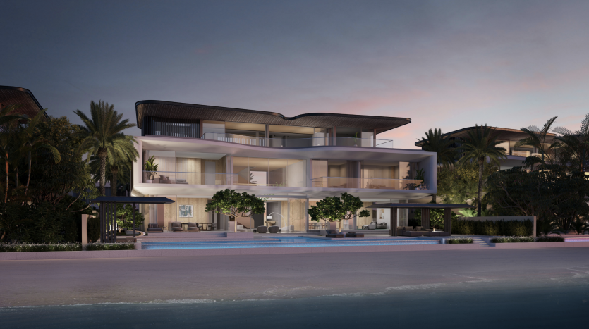 Villa de luxe moderne avec plusieurs balcons, de grandes fenêtres en verre et entourée de palmiers luxuriants, éclairée par un éclairage ambiant au crépuscule, parfaite pour investir à Dubaï.