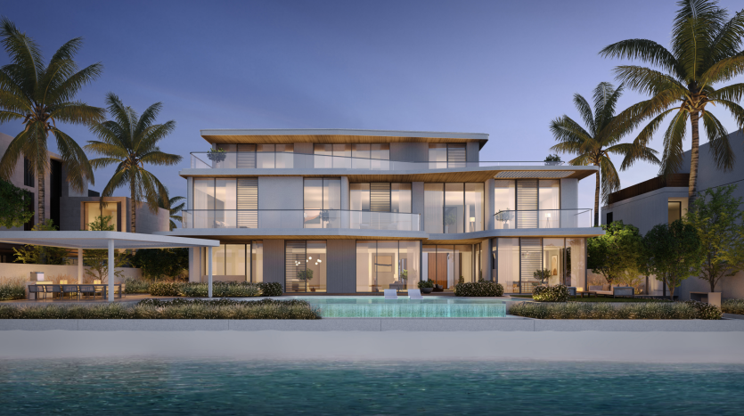 Maison moderne et luxueuse de deux étages en bord de mer à Dubaï, éclairée au crépuscule, dotée de grandes fenêtres en verre, de plusieurs balcons, d'une piscine et entourée de palmiers.
