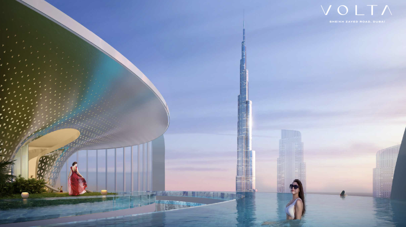 Une piscine luxueuse sur le toit d&#039;un appartement moderne à Dubaï avec deux femmes profitant de la vue sur une ville futuriste, y compris un grand gratte-ciel sous un ciel couchant. La scène comprend une architecture élégante et une eau sereine