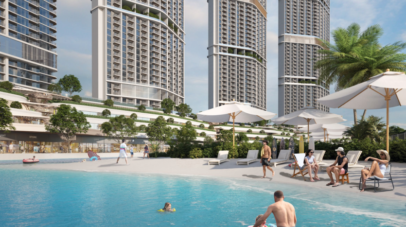 Une scène de piscine animée dans un complexe résidentiel de luxe à Dubaï, avec plusieurs immeubles de grande hauteur, des gens bronzant et nageant sous un ciel clair et entourés d&#039;une verdure luxuriante.