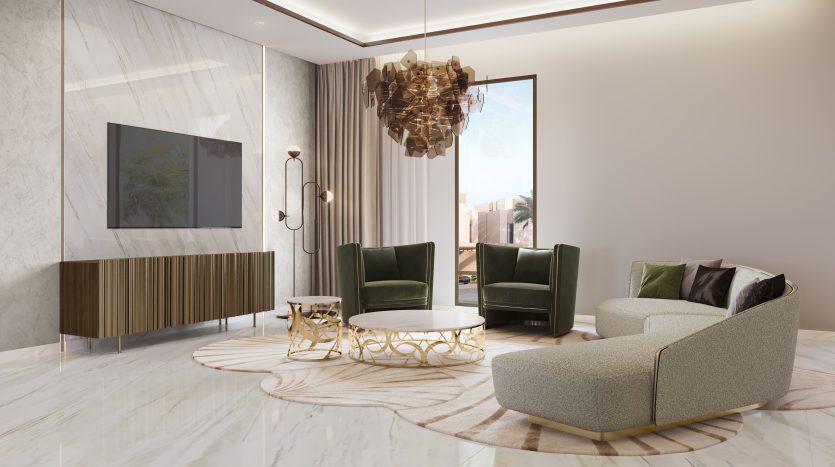 Salon luxueux et moderne dans une villa de Dubaï doté de sols en marbre, d&#039;un canapé gris moelleux, de deux fauteuils verts et d&#039;une table basse dorée, avec un lustre élégant et une grande fenêtre.