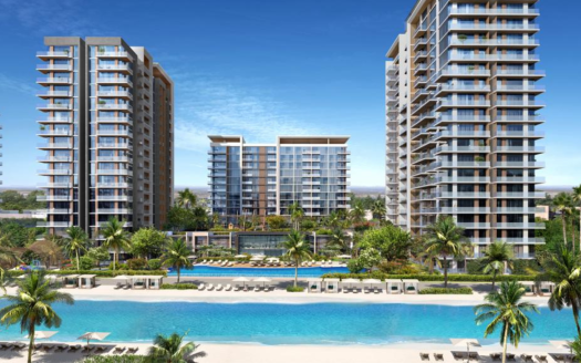 Une image représentant trois immeubles modernes de grande hauteur entourant un grand lagon artificiel avec des palmiers et des chaises de plage sous des parasols, représentant un cadre luxueux semblable à celui d&#039;un complexe tropical à Dubaï.