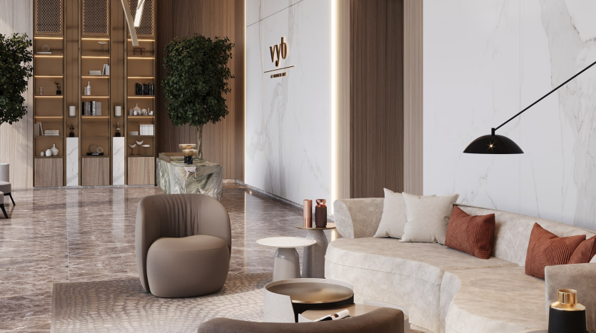 Hall d&#039;entrée d&#039;hôtel de luxe moderne avec des murs en marbre, un canapé moelleux taupe avec des oreillers rouges, des chaises élégantes et des éléments de décoration élégants, dont une lampe unique et des étagères, reflétant l&#039;opulence typique