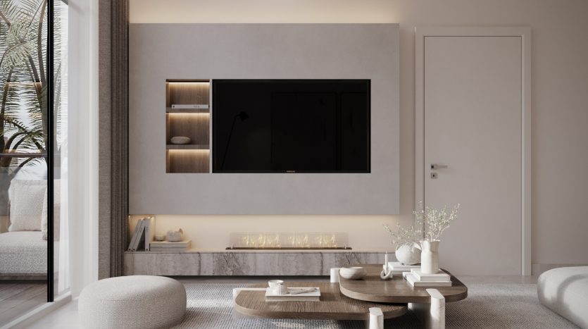 Un salon moderne dans une villa à Dubaï avec une grande télévision murale, des étagères intégrées avec un éclairage tamisé, une cheminée discrète sous la télévision et une table basse ronde avec des objets décoratifs. Doux