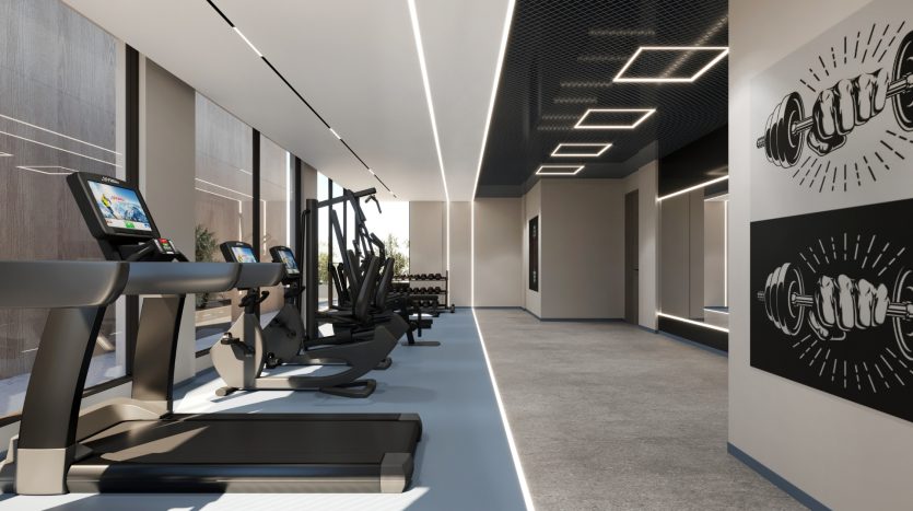 Un intérieur de salle de sport moderne comprenant des tapis roulants avec écrans numériques, des appareils de musculation et des supports d&#039;haltères, accentué par des sols élégants et réfléchissants et un éclairage innovant dans une villa à Dubaï.