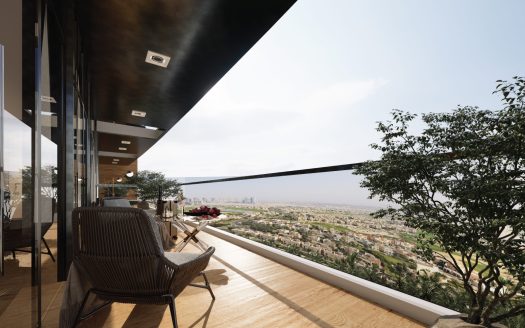 Un balcon moderne avec une balustrade en verre, donnant sur un vaste paysage urbain de Dubaï. Comprend du parquet, une seule chaise en osier et une petite table contenant un livre et un bol de fruits rouges.