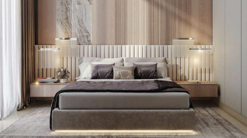 Une chambre moderne et minimaliste dans une villa de Dubaï comprenant un grand lit avec une literie grise et blanche, flanqué de sommiers et de lambris en bois, éclairé par des luminaires verticaux.