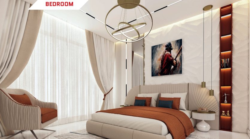 Une chambre moderne dans un appartement à Dubaï comprenant un grand lit avec une literie beige et orange, des meubles élégants, un lustre distinctif et une peinture vibrante au-dessus du lit. La lumière naturelle filtre à travers les rideaux transparents