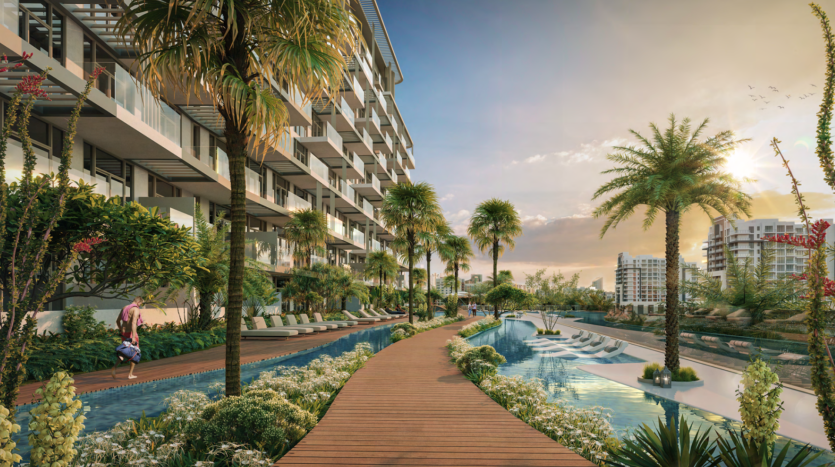 Une villa de luxe pittoresque à Dubaï avec une passerelle en bois sinueuse entourée d&#039;une verdure luxuriante et de plantes tropicales, menant devant des piscines tranquilles avec un bâtiment moderne à plusieurs étages en arrière-plan au coucher du soleil.