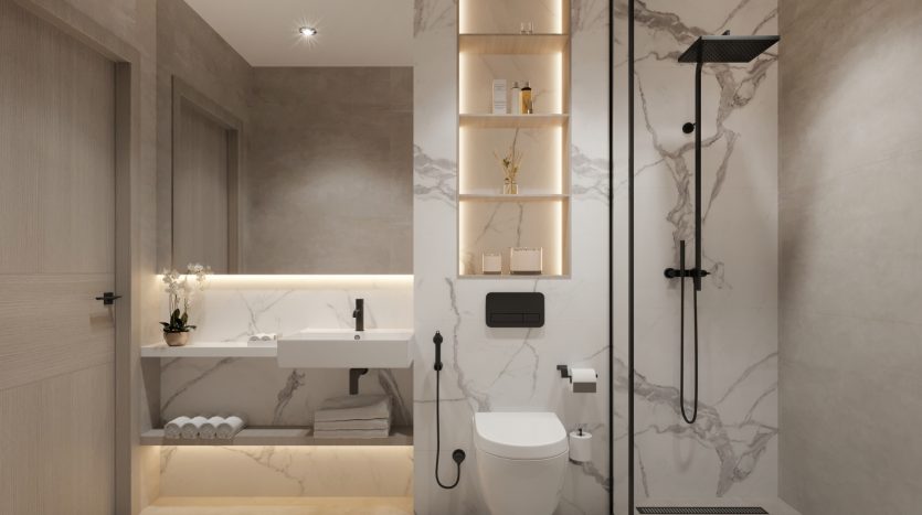 Une salle de bains moderne dans une villa de Dubaï comprenant une douche à l&#039;italienne avec une porte vitrée, des murs en marbre, une vasque en bois avec lavabo intégré, un miroir rétroéclairé et des étagères bien organisées avec des articles de toilette.