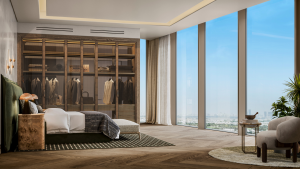 Una lussuosa camera da letto in una villa di Dubai con un grande armadio in vetro che espone i vestiti, un morbido letto verde e finestre con vista su un paesaggio urbano. La stanza è arredata in stile moderno con un'atmosfera calda e sofisticata.