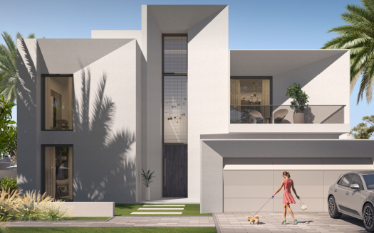 Une femme promène deux petits chiens devant une villa moderne de Dubaï dotée de grandes fenêtres, entourée de palmiers et garée près d’une voiture argentée.