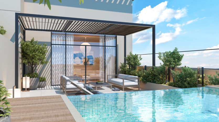 Un toit-terrasse moderne à Dubaï avec une pergola, des sièges confortables, des plantes en pot et une piscine bleu clair sous un ciel ensoleillé.
