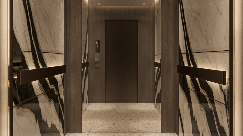 L&#039;intérieur d&#039;un ascenseur élégant et moderne du Primero Residences Al Furjan présente des panneaux en bois sombre et des surfaces en miroir. Le sol est recouvert de carreaux de marbre blanc aux subtiles veines grises. Un éclairage doux et ambiant crée une atmosphère luxueuse.