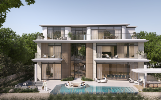 Une villa moderne de deux étages dotée de grandes fenêtres en verre, de plusieurs balcons et d'une grande piscine entourée d'une verdure luxuriante. Deux personnes sont visibles près de la piscine.