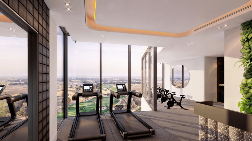 Une salle de sport moderne dotée de baies vitrées offre une vue sur les vastes jardins Ayana. La salle dispose de tapis roulants, de vélos d'exercice et d'un design intérieur élégant avec des plantes et un éclairage contemporain.
