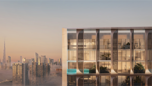 Havelock Heights, un moderno edificio di appartamenti, si erge in un paesaggio urbano crepuscolare. L'edificio è caratterizzato da grandi vetrate e balconi piantumati. Uno degli appartamenti ha una piscina turchese scintillante. Sullo sfondo si intravedono grattacieli e una torre prominente sotto un cielo color pastello.