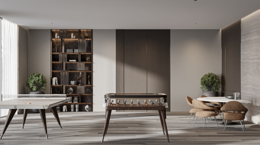 Une salle de loisirs moderne à Havelock Heights comprend une table de ping-pong, un baby-foot et une table ronde avec quatre chaises marron. Une grande bibliothèque en bois sombre avec divers objets de décoration se dresse contre le mur de gauche, avec de grandes plantes vertes en pot accentuant l'espace.