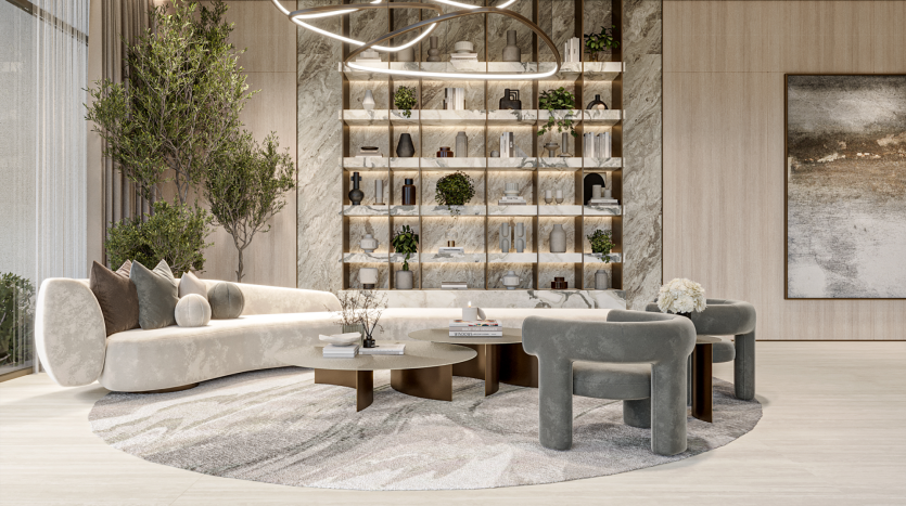 Un salon moderne avec un grand canapé blanc courbé, des fauteuils gris, des tables basses rondes et un tapis circulaire. Le mur du fond comporte une étagère en marbre avec des objets de décoration et des plantes en pot. Le côté gauche a un arbre en pot, une grande fenêtre ; le côté droit présente des illustrations abstraites.