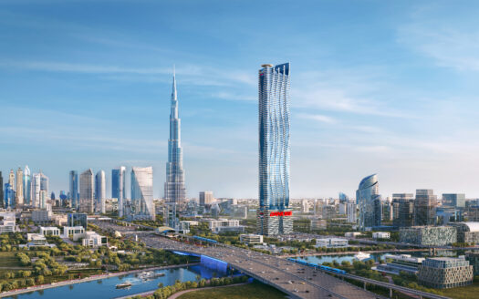 Un paysage urbain avec des gratte-ciels modernes sous un ciel bleu vif. Le plus haut bâtiment est le Burj Khalifa, situé au centre. Au premier plan, une rivière longe une route principale avec un gratte-ciel haut et élégant étiqueté « Damac » bien en évidence.