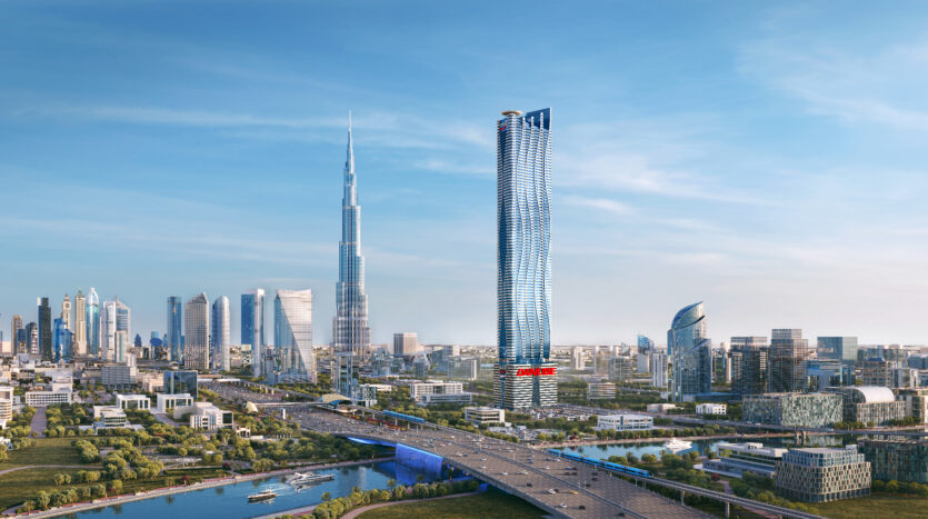 Un paysage urbain avec des gratte-ciels modernes sous un ciel bleu vif. Le plus haut bâtiment est le Burj Khalifa, situé au centre. Au premier plan, une rivière longe une route principale avec un gratte-ciel haut et élégant étiqueté « Damac » bien en évidence.