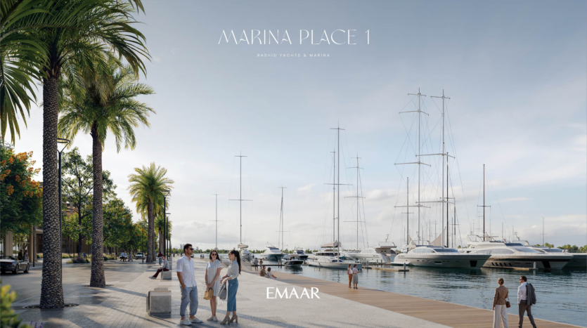 Vue panoramique d'une marina avec de nombreux yachts amarrés. Les gens se promènent le long d'une promenade bordée de palmiers sous un ciel bleu clair, profitant de l'atmosphère animée de Marina Place. « MARINA PLACE 1 » et « EMAAR » sont affichés en haut et en bas de l'image.