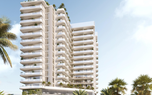 Un immeuble d'appartements moderne à plusieurs étages avec des balcons incurvés est entouré de palmiers sous un ciel bleu clair. Le design du Cove Edition 4 présente des tons blancs et beiges, avec des plantes vertes visibles sur les balcons.