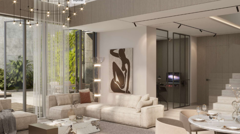 Soggiorno moderno con divani beige chiaro, opere astratte minimaliste in bianco e nero e una parete di vetro che lascia entrare la luce naturale. L'ambiente comprende un elegante tavolo da pranzo, un'illuminazione chic e una vegetazione rigogliosa all'esterno.