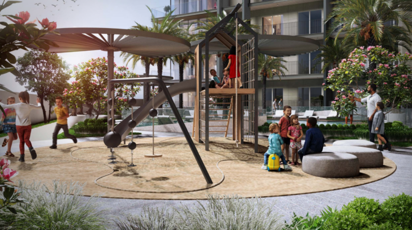 Il sole splende su Floarea Grande, un moderno parco giochi con strutture per l'arrampicata e scivoli, circondato da palme e piante fiorite. I bambini giocano felici mentre gli adulti li osservano da vicino, con gli appartamenti che si ergono leggiadri sullo sfondo.