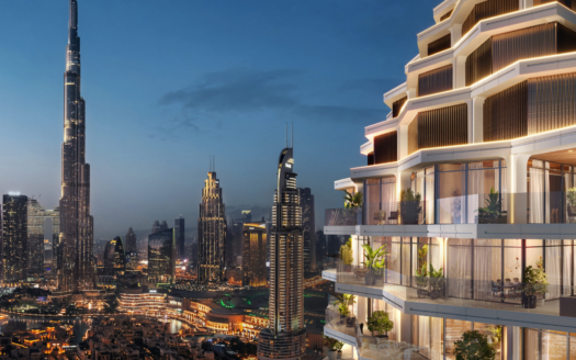 Al anochecer, el moderno paisaje urbano de Dubai se engalana con un horizonte futurista. El edificio más alto está iluminado, destacando entre otros rascacielos. En primer plano, un edificio de lujo con terrazas y zonas verdes domina la bulliciosa ciudad, reflejando las conclusiones del UBS Bubble Index 2024.