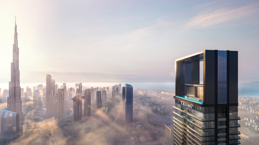 El horizonte de una ciudad moderna al amanecer, con altos rascacielos que se elevan por encima de las nubes bajas. A la izquierda se ve el Burj Khalifa y a la derecha un edificio con la inscripción "TRUMP".
