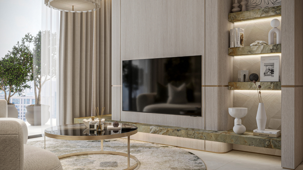 Salon moderne à Arlington Park Dubaï avec une grande télévision murale, une table basse ronde en verre, un canapé de couleur claire, des étagères en marbre intégrées avec des livres et des décorations, et une grande fenêtre avec des rideaux beiges laissant entrer la lumière naturelle.