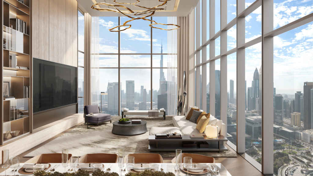 Un salón moderno y lujoso con grandes ventanales con vistas a la ciudad. El espacio incluye un gran sofá esquinero, iluminación contemporánea, decoración elegante y una mesa de comedor en primer plano.