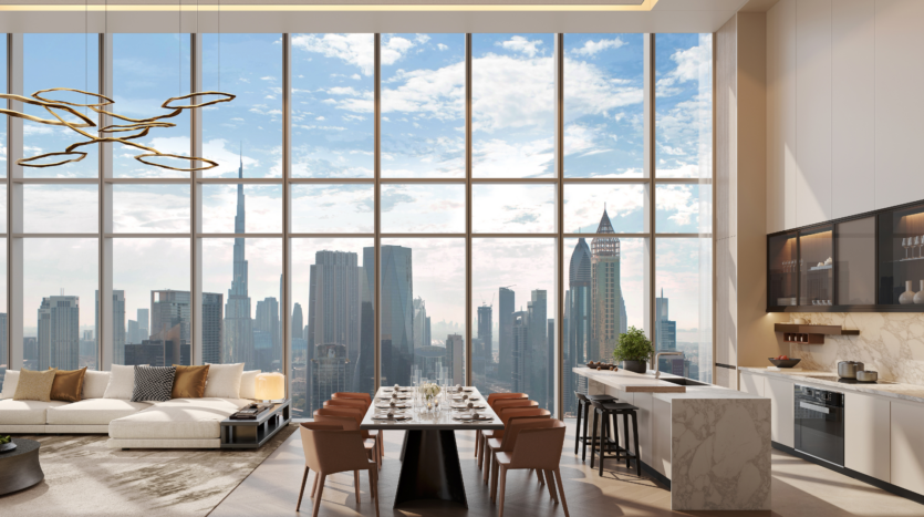 Un moderno y lujoso salón y comedor se abren a la sala de estar, con grandes ventanales que ofrecen impresionantes vistas de la ciudad y sus rascacielos bajo un cielo azul. El elegante mobiliario incluye una larga mesa de comedor y una estilosa cocina.
