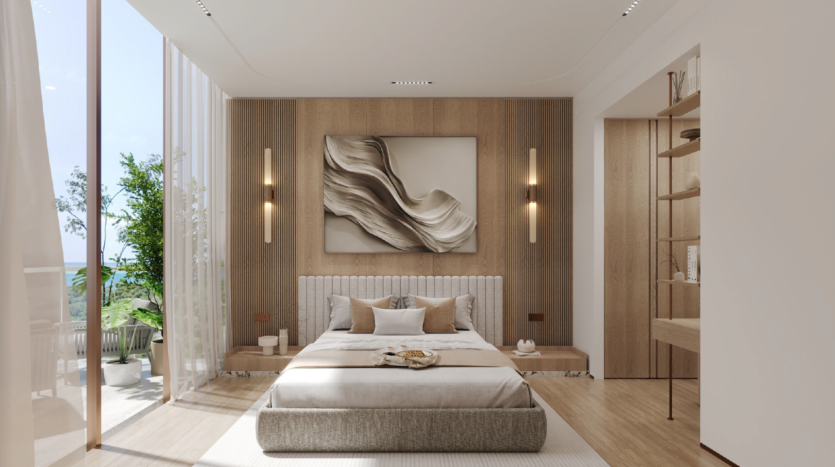 Una camera moderna e minimalista dai toni neutri, con letto king size, opere d'arte astratta, applique, accenti in legno e una porta-finestra che si apre su un balcone verdeggiante. Mensole e decorazioni aggiungono un tocco caldo ed elegante.