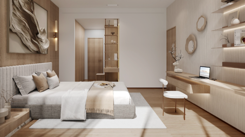 Una camera da letto moderna e minimalista con letto king size, biancheria da letto neutra, accenti in legno, scrivania integrata con computer portatile, mensole a parete e illuminazione naturale soffusa. L'arredamento comprende opere d'arte astratte e semplici vasi.