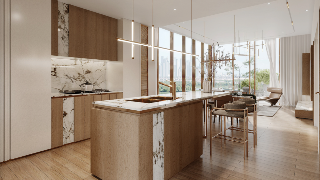 Moderna cucina a pianta aperta con armadietti in legno chiaro, accenti in marmo, un'isola con lavello e luci a sospensione dorate, che si apre su una sala da pranzo e un soggiorno con ampie finestre e vista sulla città.