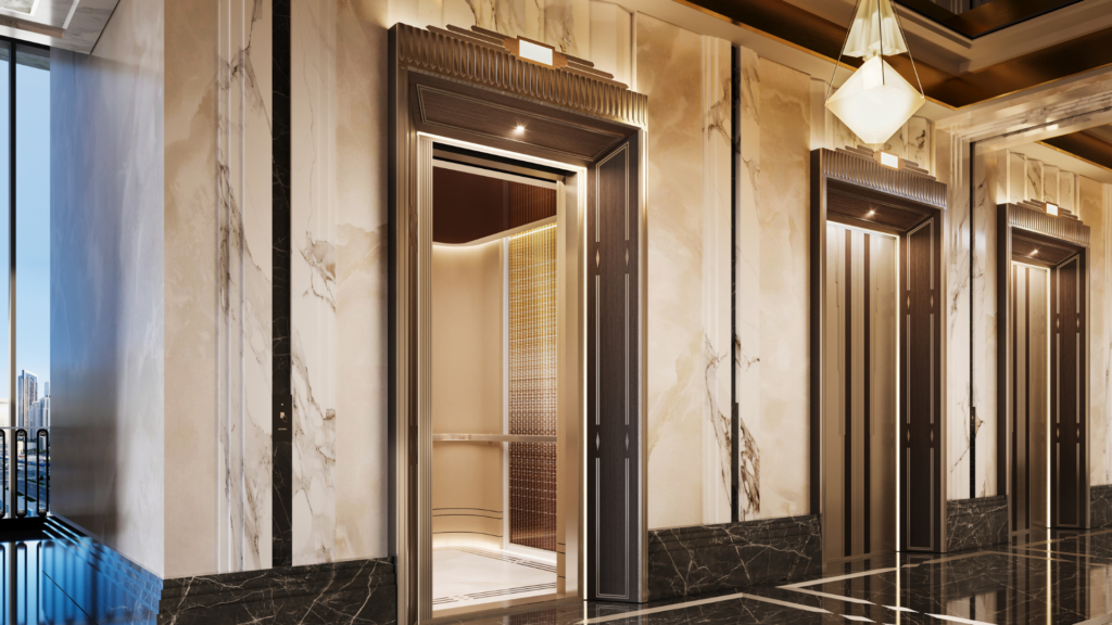 Il lussuoso corridoio di marmo del Waldorf Astoria Business Bay Dubai è caratterizzato da tre moderne porte di ascensore. Una di esse è aperta e rivela un interno elegante e ben illuminato con accenti metallici e dettagli in oro.