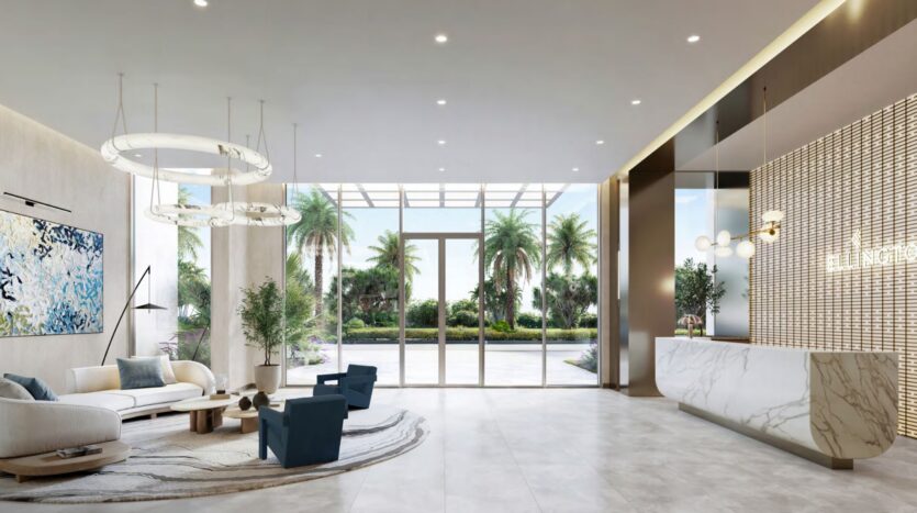 Le hall moderne et lumineux de l'hôtel, avec ses sols en marbre, son mobilier contemporain et ses lustres circulaires, vous accueille au Windsor House de Ellington Properties. De grandes fenêtres mettent en valeur des palmiers, tandis que des œuvres d'art abstraites décorent le mur de gauche, près de la réception.