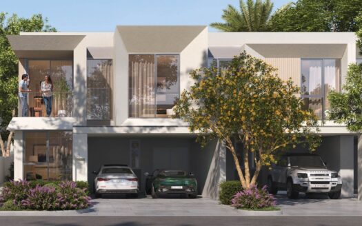 Modernes, zweistöckiges Haus mit großen Fenstern, Balkonen und einer Garage. Drei Autos parken vor dem Haus und zwei Personen stehen auf einem Balkon. Grüne Bäume und Sträucher umgeben das Gebäude.
