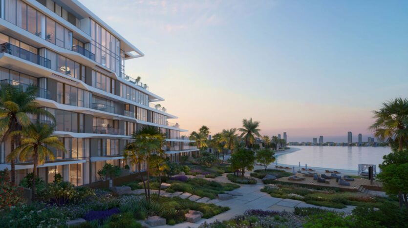 В современных квартирах Palm Central, расположенных на берегу моря, большие окна выходят на ландшафтные сады, пальмы и зоны отдыха у воды на закате, откуда открывается потрясающий вид на город через залив.