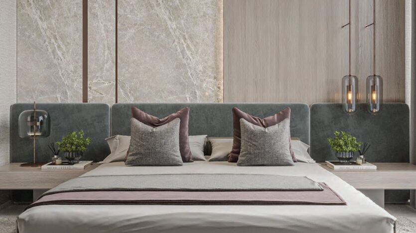 Camera da letto moderna con un grande letto dotato di cuscini grigi e malva, una morbida testiera grigia e comodini sormontati da piante in vaso, libri e lampade a sospensione, che creano un'atmosfera serena Floarea Breeze su pareti strutturate in tonalità chiare.