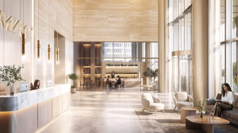 La hall spaziosa e moderna, con alte finestre, arredi chiari e superfici in marmo, evoca l'eleganza di Piazza Roma. I visitatori possono rilassarsi alla reception, nella sala e nella caffetteria inondata di luce naturale.