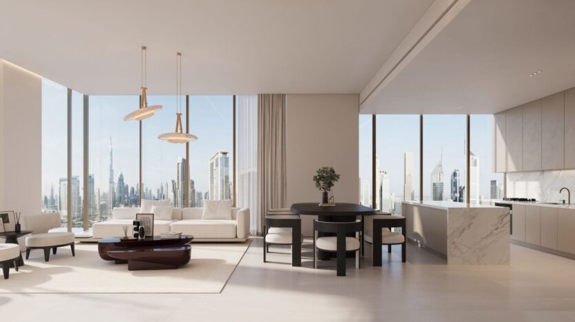Современная открытая гостиная и столовая в The Residences DIFC с большими окнами от пола до потолка, выходящими на горизонт города, мебелью в нейтральных тонах, мраморным кухонным островом и минималистичным декором.