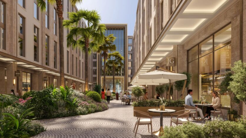 Place extérieure moderne, la Trump Plaza est bordée de palmiers, d'espaces verts et de personnes attablées à des cafés sous de grands parasols blancs. De grands immeubles avec de grandes fenêtres et des magasins bordent les deux côtés de la promenade.