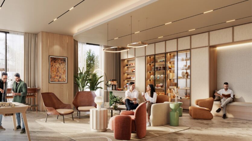 Un salon moderne au Tara Park avec des gens assis et discutant sur des chaises et des canapés élégants, des étagères remplies de livres et de décorations, de grandes fenêtres qui diffusent la lumière naturelle et des plantes vertes qui rehaussent l'atmosphère chaleureuse.
