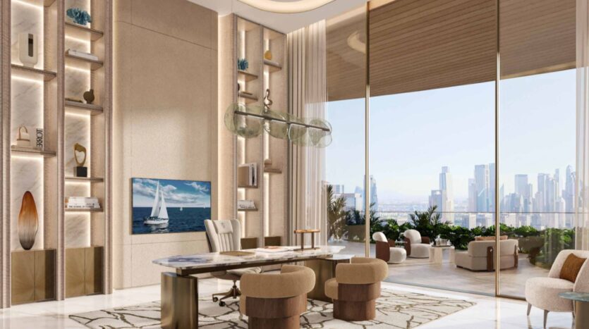 Una oficina moderna y lujosa en las residencias Amali cuenta con un amplio escritorio, sillas elegantes, estanterías empotradas, ventanas de suelo a techo con vistas a la ciudad y un balcón con vegetación. El espacio está decorado con objetos decorativos y obras de arte.